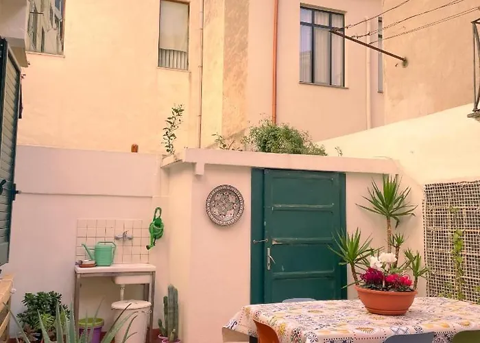 Cozyta, With Terrace In The Heart Of Cagliari
