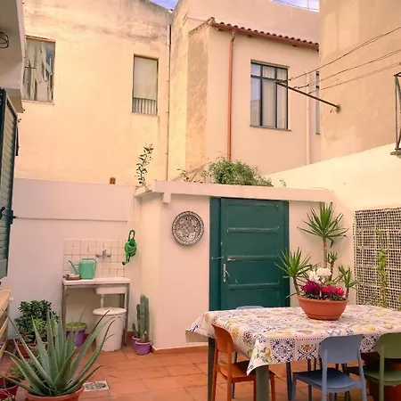 Cozyta, With Terrace In The Heart Of Cagliari