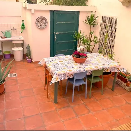 Cozyta, With Terrace In The Heart Of Appartement Cagliari